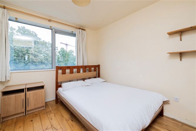 https://photos-a.propertyimages.ie/media/8/1/2/4949218/8d39d6c9-5ff5-46ff-bf9d-d3388a35edb3_l.jpg