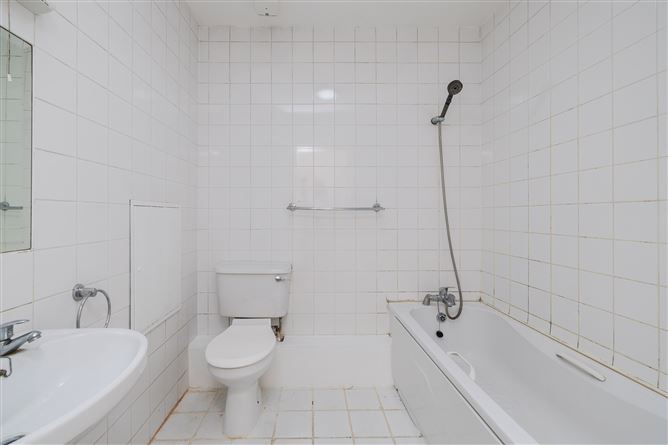 https://photos-a.propertyimages.ie/media/8/1/2/4949218/8d39d6c9-5ff5-46ff-bf9d-d3388a35edb3_l.jpg