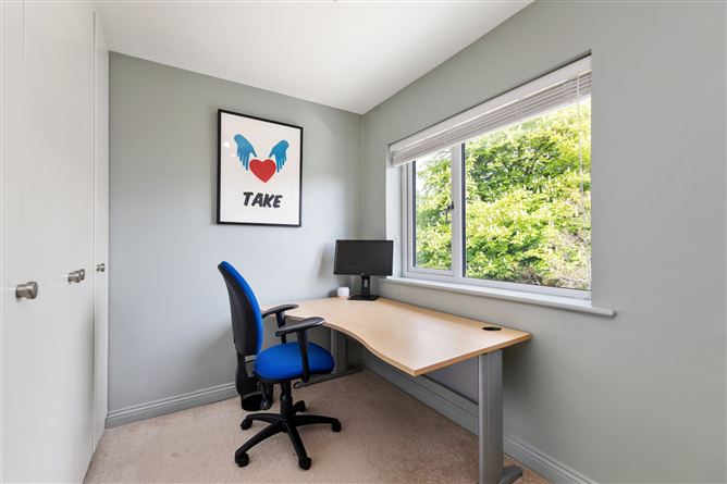 1 Cairn Hill, Foxrock, Dublin 18