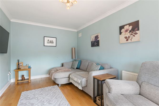 https://photos-a.propertyimages.ie/media/8/1/5/4930518/9da844d3-b0ec-4867-b20e-2b181d325372_l.jpg