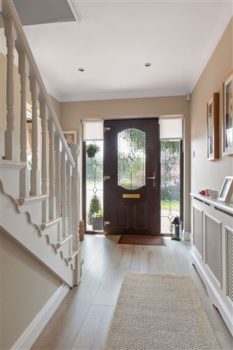 https://photos-a.propertyimages.ie/media/8/1/5/4930518/9da844d3-b0ec-4867-b20e-2b181d325372_l.jpg