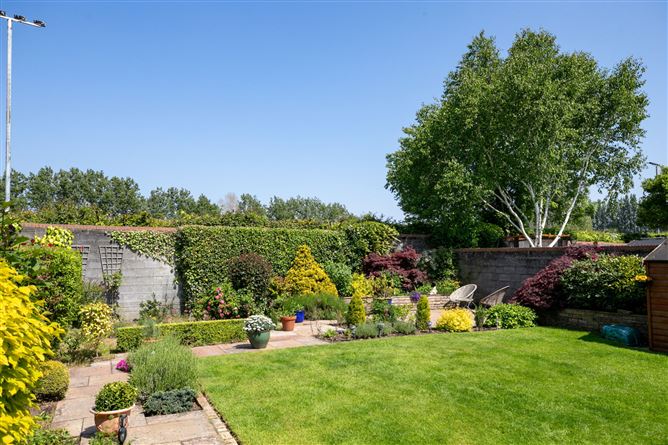 https://photos-a.propertyimages.ie/media/8/1/5/4930518/9da844d3-b0ec-4867-b20e-2b181d325372_l.jpg