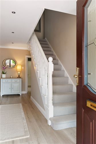 https://photos-a.propertyimages.ie/media/8/1/5/4930518/9da844d3-b0ec-4867-b20e-2b181d325372_l.jpg