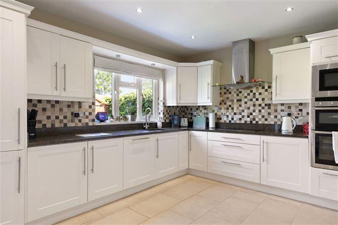 https://photos-a.propertyimages.ie/media/8/1/5/4930518/9da844d3-b0ec-4867-b20e-2b181d325372_l.jpg