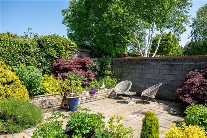 https://photos-a.propertyimages.ie/media/8/1/5/4930518/9da844d3-b0ec-4867-b20e-2b181d325372_l.jpg