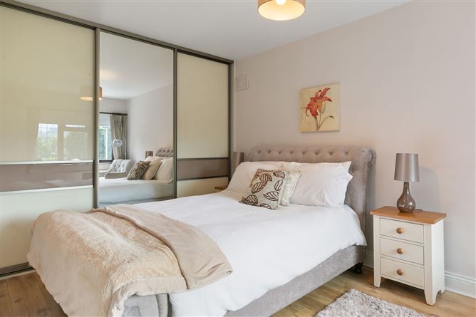 https://photos-a.propertyimages.ie/media/8/1/5/4930518/9da844d3-b0ec-4867-b20e-2b181d325372_l.jpg