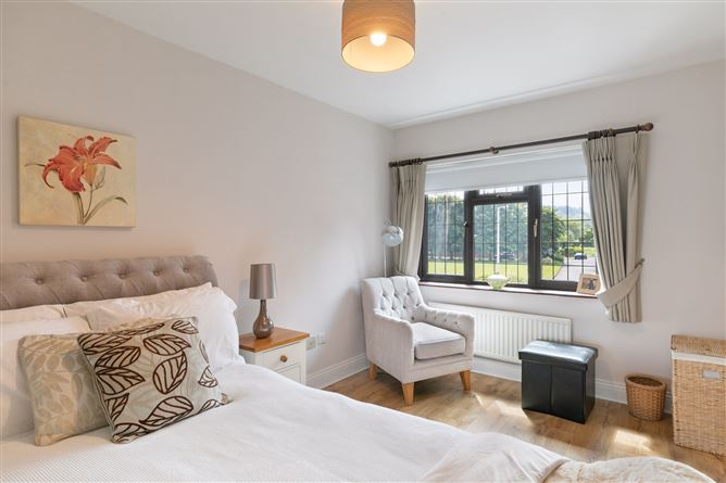https://photos-a.propertyimages.ie/media/8/1/5/4930518/9da844d3-b0ec-4867-b20e-2b181d325372_l.jpg