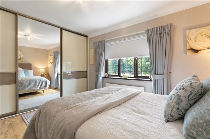 https://photos-a.propertyimages.ie/media/8/1/5/4930518/9da844d3-b0ec-4867-b20e-2b181d325372_l.jpg