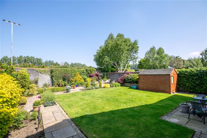 https://photos-a.propertyimages.ie/media/8/1/5/4930518/9da844d3-b0ec-4867-b20e-2b181d325372_l.jpg