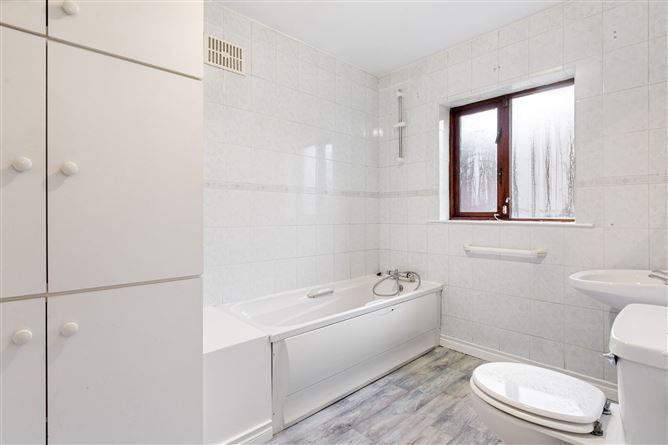 24 Shrewsbury Wood, Cabinteely, Dublin 18