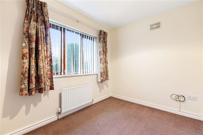 24 Shrewsbury Wood, Cabinteely, Dublin 18