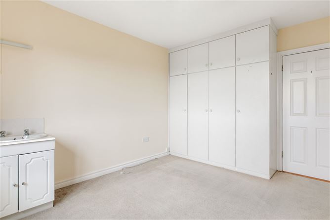 24 Shrewsbury Wood, Cabinteely, Dublin 18