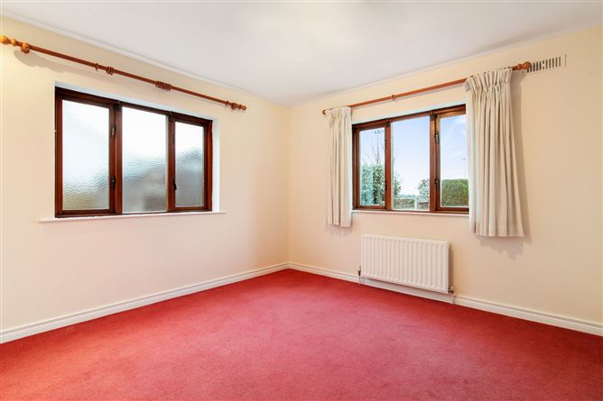 24 Shrewsbury Wood, Cabinteely, Dublin 18