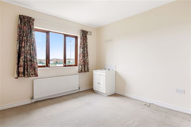 24 Shrewsbury Wood, Cabinteely, Dublin 18
