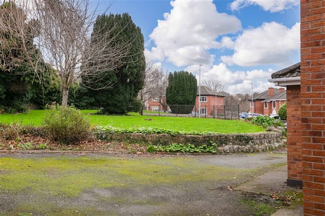 24 Shrewsbury Wood, Cabinteely, Dublin 18