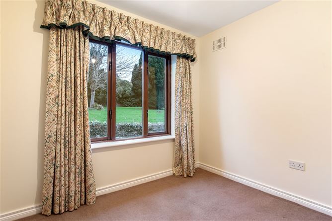 24 Shrewsbury Wood, Cabinteely, Dublin 18