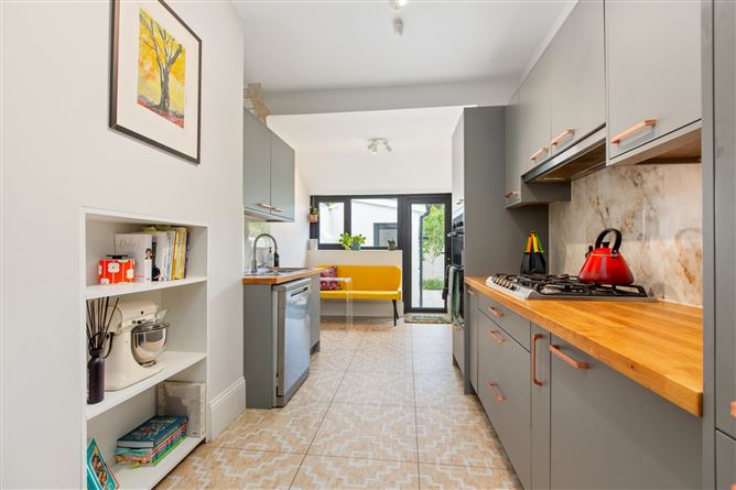 Photo 7 of 23 — 102 Wilfield Road, Sandymount, Dublin 4