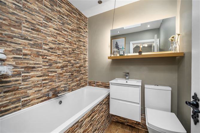 Photo 13 of 22 — 23 Glenaulin Green, Palmerstown, Dublin 20