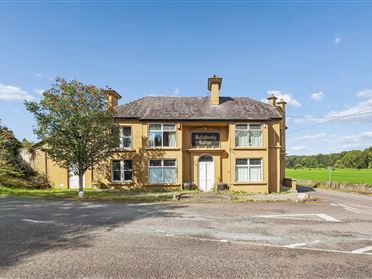 Ballyhooly lodge / Castle Tavern, Ballyhooly, Cork