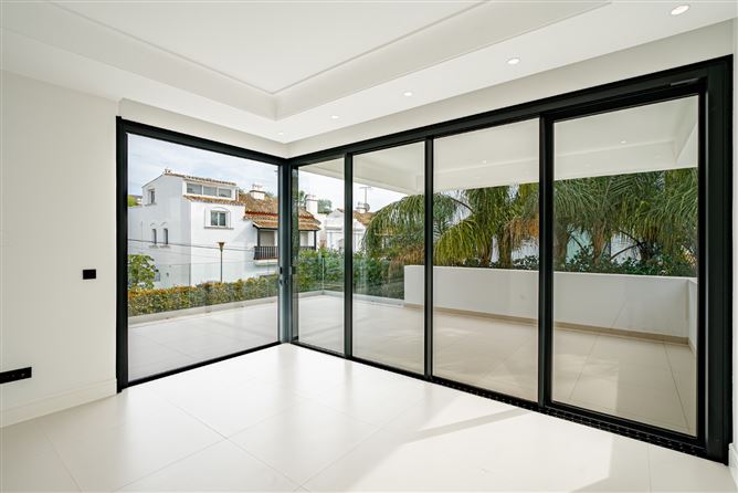 {name:Malaga, codeiso:MA}, Marbella, Marbella Golden Mile, Rio Verde, Spain - COSTA-01197P