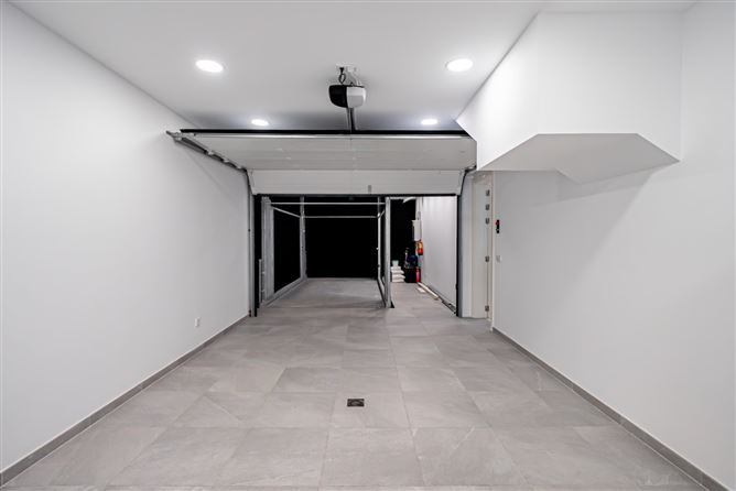 {name:Malaga, codeiso:MA}, Marbella, Marbella Golden Mile, Rio Verde, Spain - COSTA-01197P