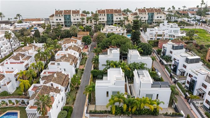{name:Malaga, codeiso:MA}, Marbella, Marbella Golden Mile, Rio Verde, Spain - COSTA-01197P
