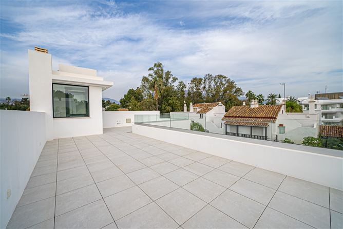 {name:Malaga, codeiso:MA}, Marbella, Marbella Golden Mile, Rio Verde, Spain - COSTA-01197P
