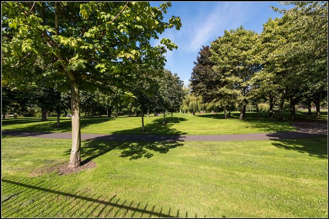 18 BOTANIC SQUARE, BOTANIC AVENUE, Glasnevin, Dublin 9