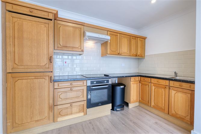 5 Harbour Point, Market Square, Longford