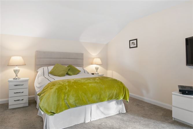 54 Woodbank, Shankill, Dublin 18