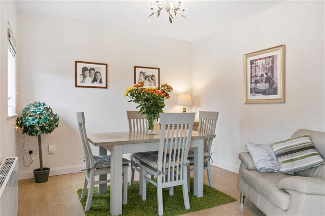 54 Woodbank, Shankill, Dublin 18