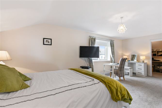 54 Woodbank, Shankill, Dublin 18