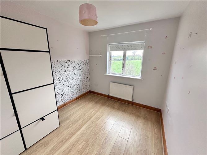 33 The Meadows, Smithboro
