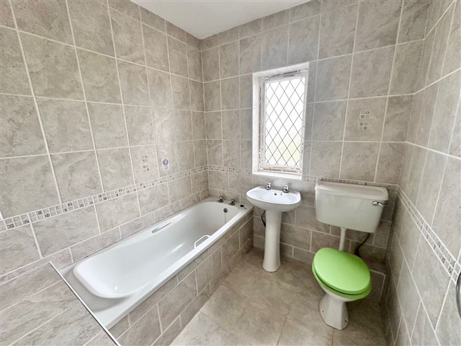 33 The Meadows, Smithboro