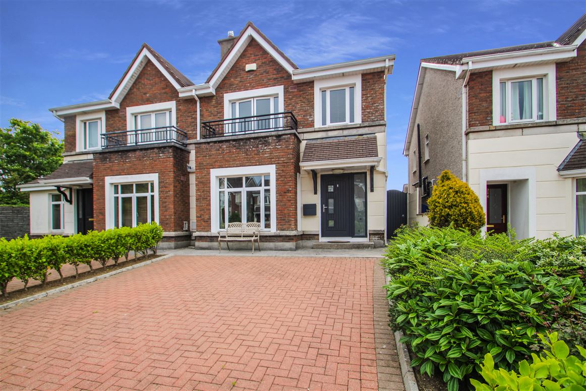 215 Ros Caoin, Roscam, Galway City