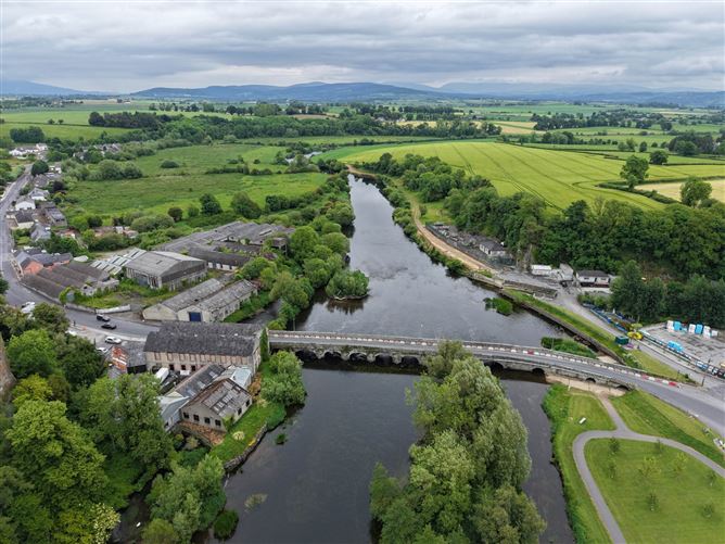 The Boreen, Ardfinnan, County Tipperary