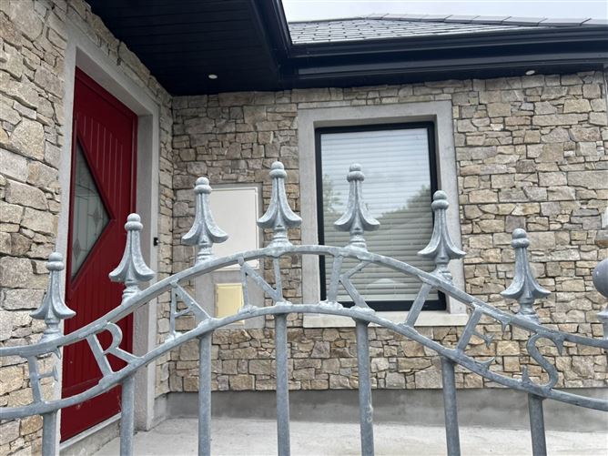 The Boreen, Ardfinnan, County Tipperary