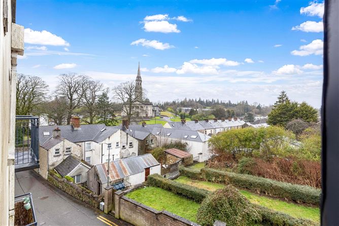 22 Johnston Court, Church Street, Cavan