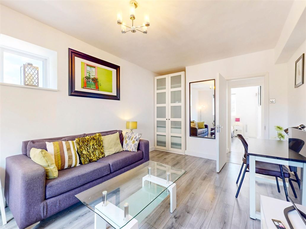 Parkside Nest,London,Greater London,United Kingdom