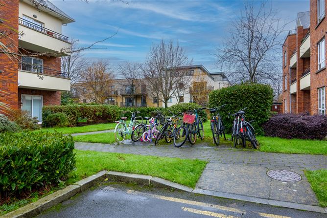 38 Ballintyre Grove, Ballinteer,   Dublin 16