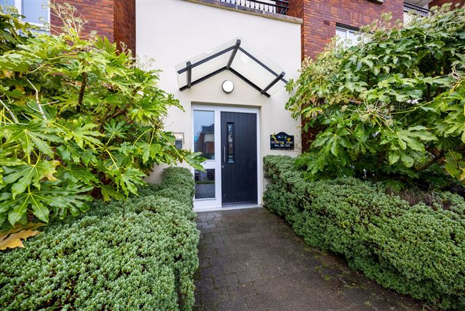 38 Ballintyre Grove, Ballinteer,   Dublin 16