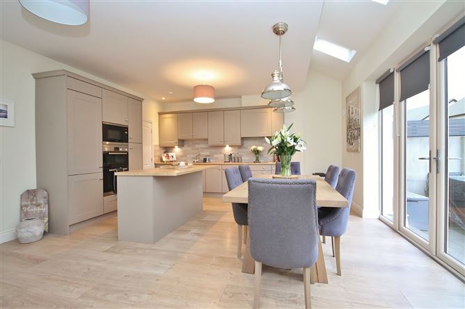 10 Dodderbrook Park, Ballycullen, D24