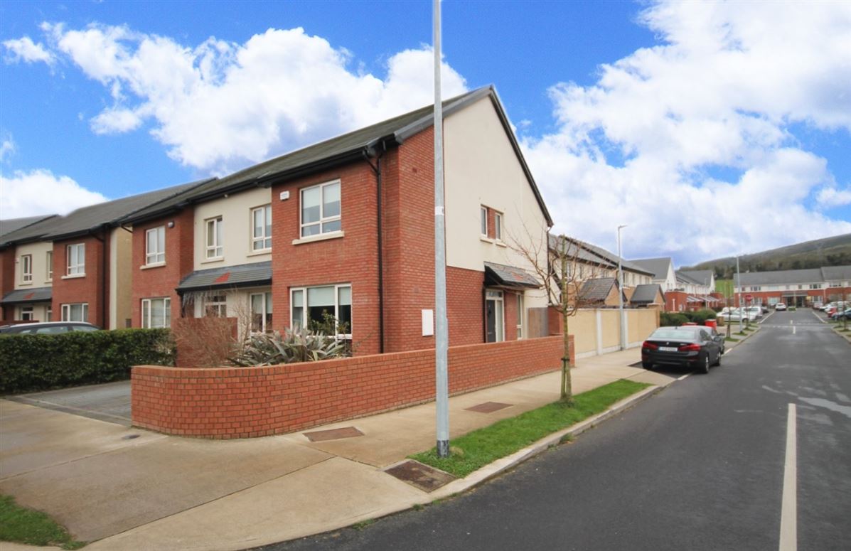 10 Dodderbrook Park, Ballycullen, D24