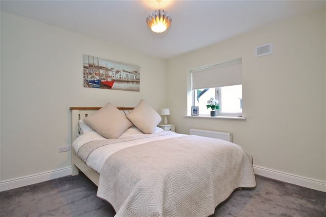 10 Dodderbrook Park, Ballycullen, D24