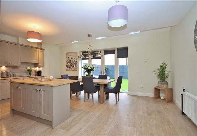 10 Dodderbrook Park, Ballycullen, D24