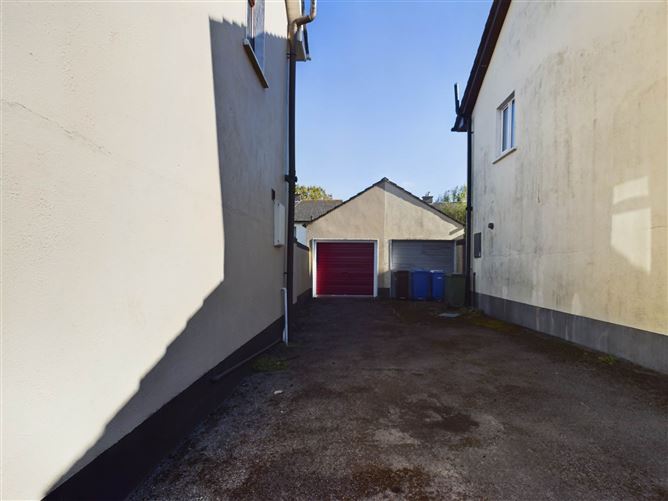 27 Oak Lawns, Athy, County Kildare