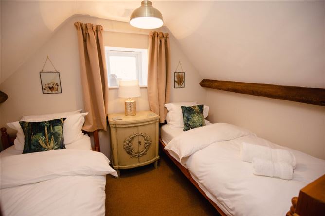 Sweet Pea & Ivy,Chilcombe,Dorset,United Kingdom