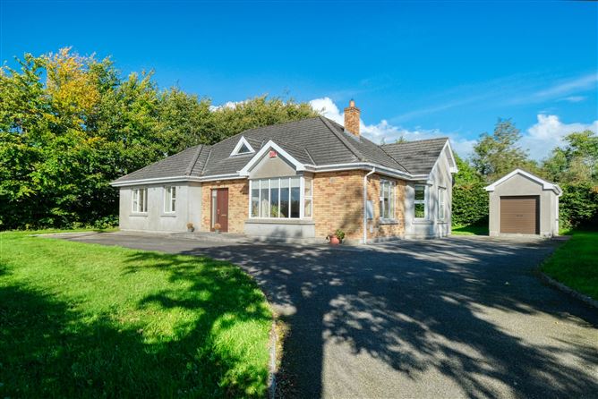 2 Tennis Court Lane, Longford