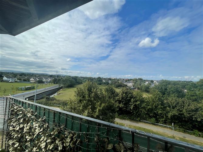 Aras na Cluaine, Yellow Meadows Road, Clondalkin,   Dublin 22, D22 R205