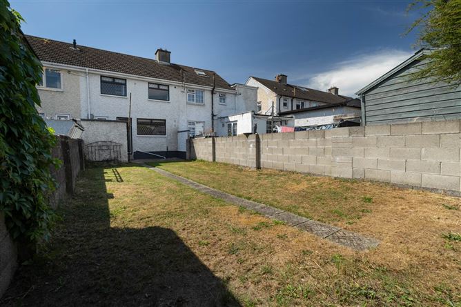 Photo 15 of 18 — 10 Casement Grove, Finglas West, Dublin 11